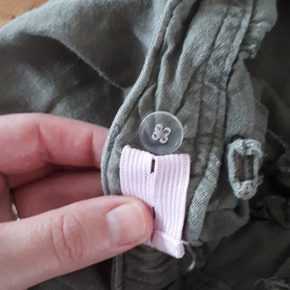 Linen cargo shorts size 12. Adjustable waist. - Picture 4 of 5